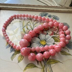 Vintage pink marbled plastic beaded necklace 14.5” drop screw clasp